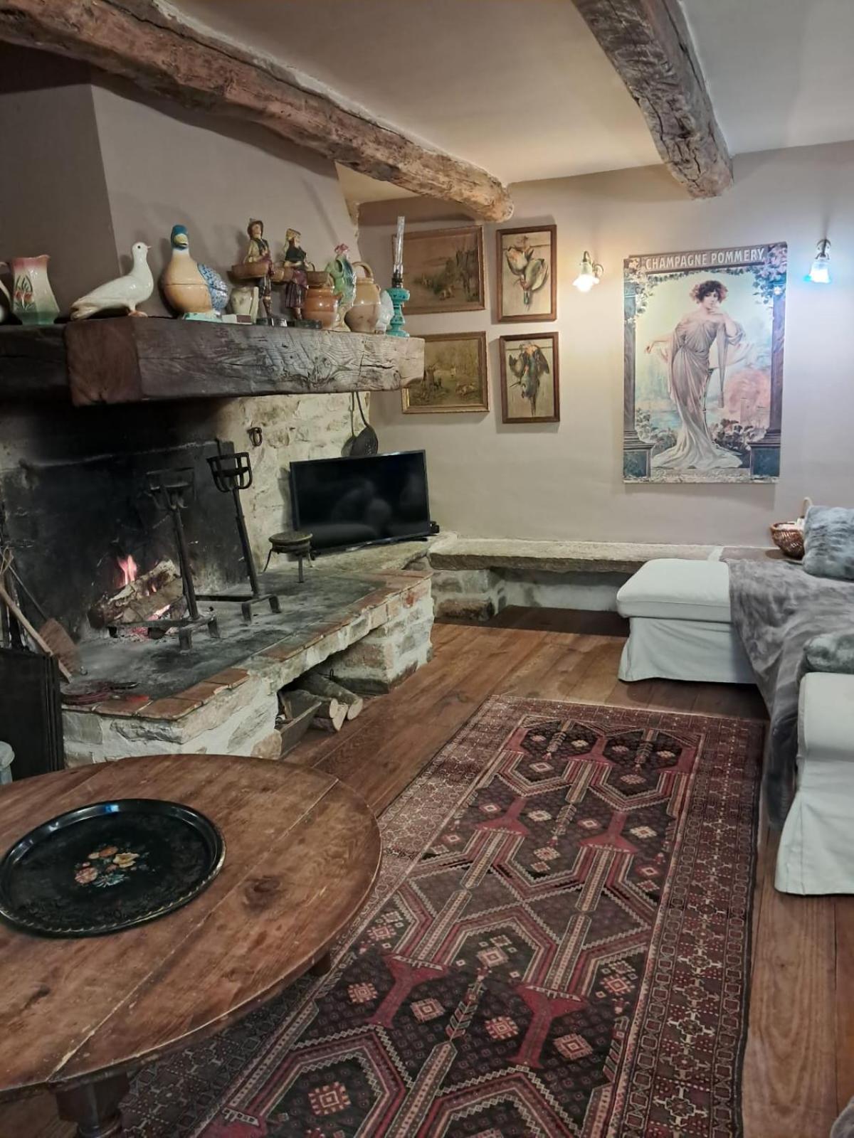 Courniou Nabat Le Haut, Chambre Et Table D'Hotes מראה חיצוני תמונה